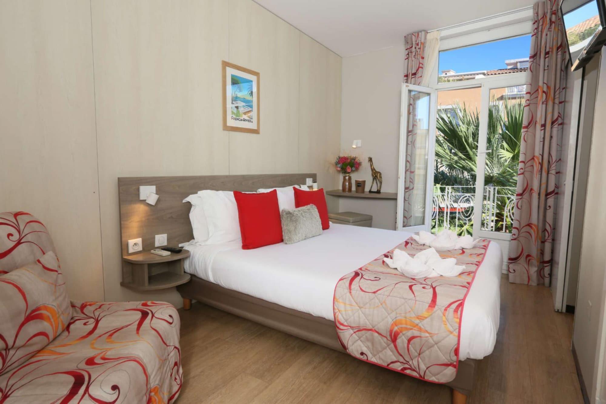 Brit Hotel Confort Le Revest Sainte-Maxime Luaran gambar