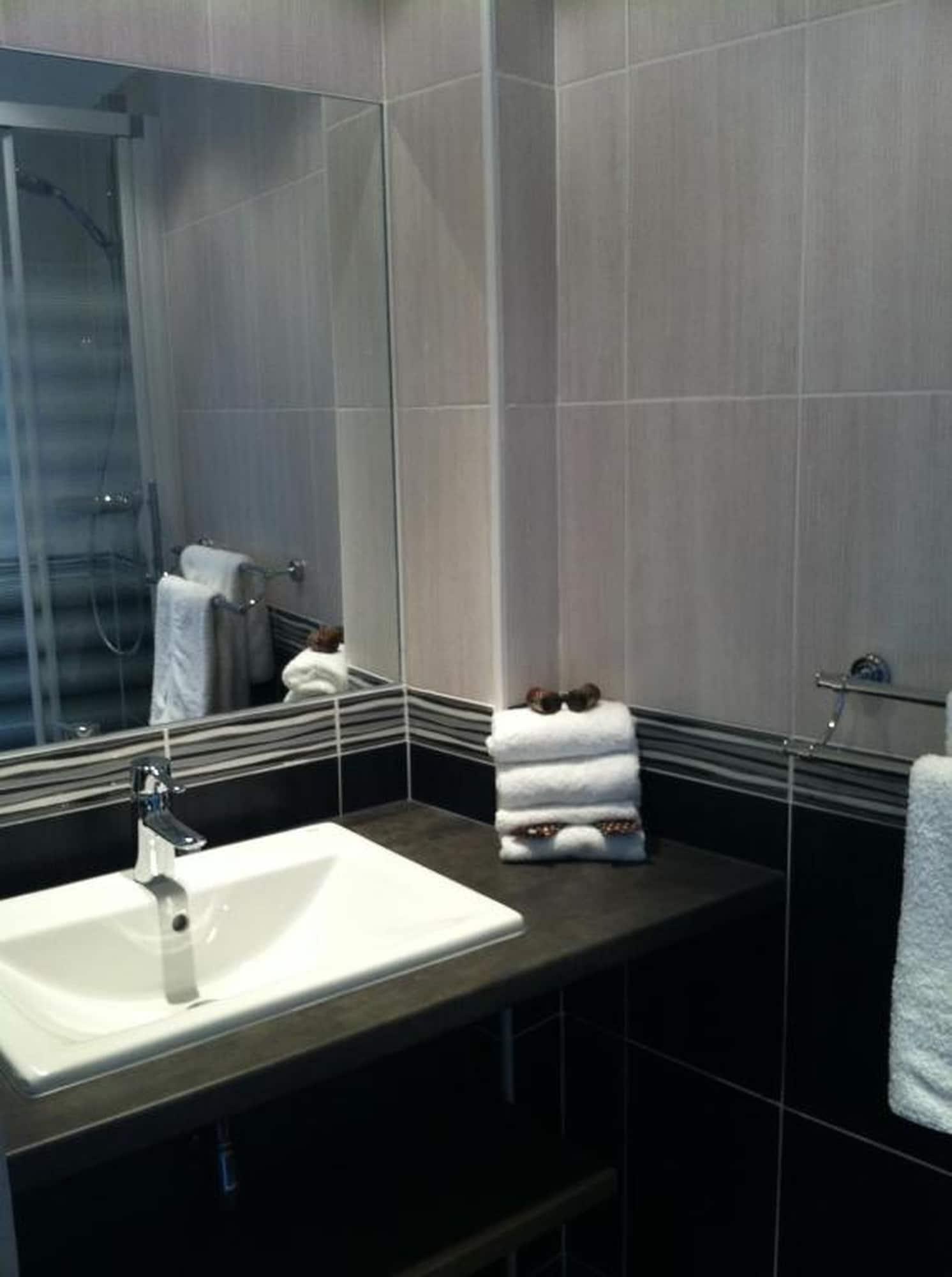 Brit Hotel Confort Le Revest Sainte-Maxime Luaran gambar