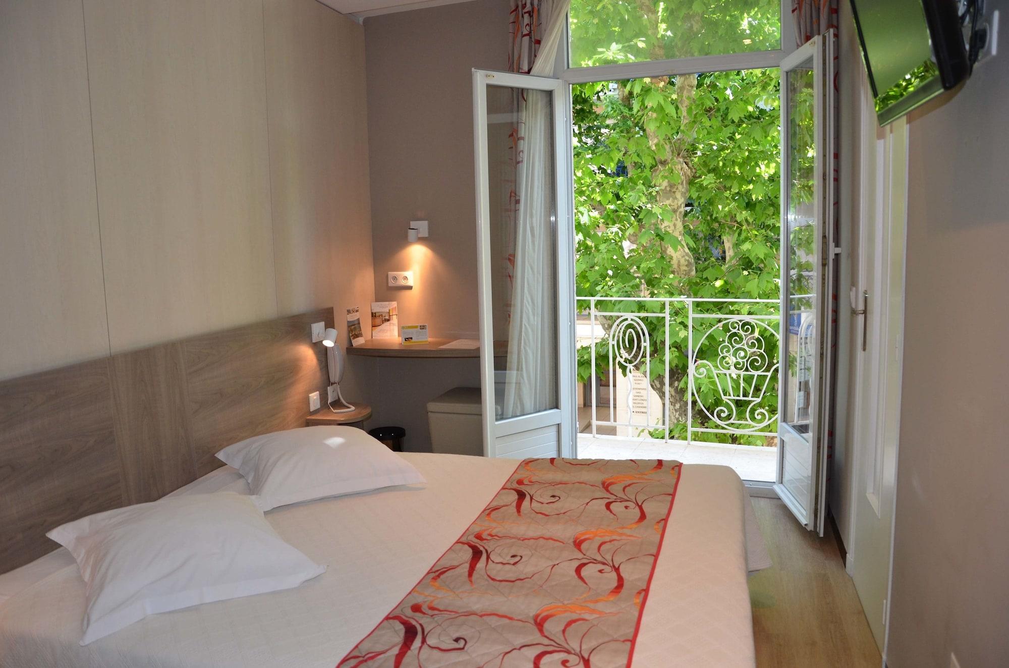 Brit Hotel Confort Le Revest Sainte-Maxime Luaran gambar