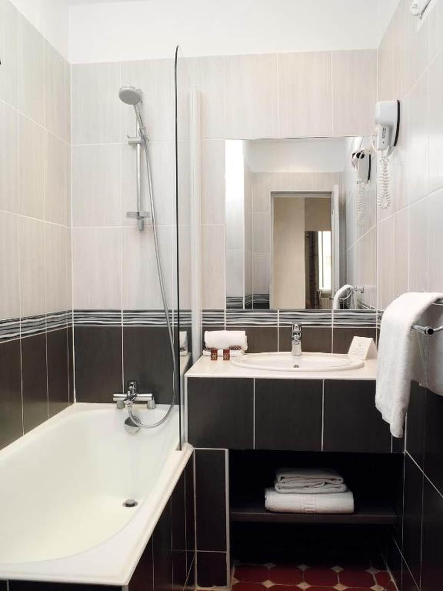 Brit Hotel Confort Le Revest Sainte-Maxime Luaran gambar