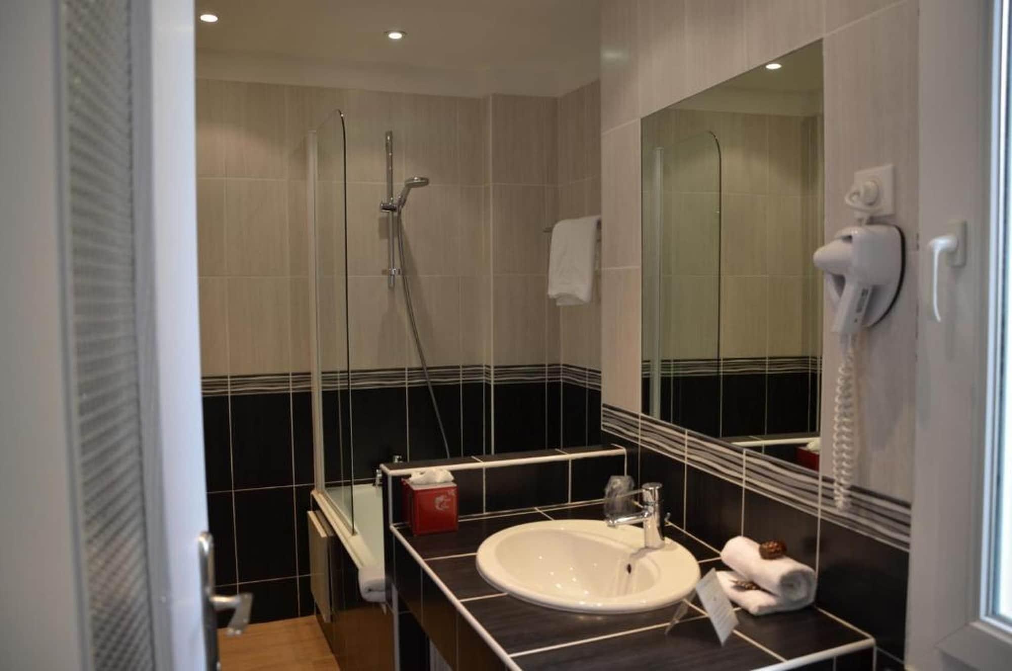 Brit Hotel Confort Le Revest Sainte-Maxime Luaran gambar