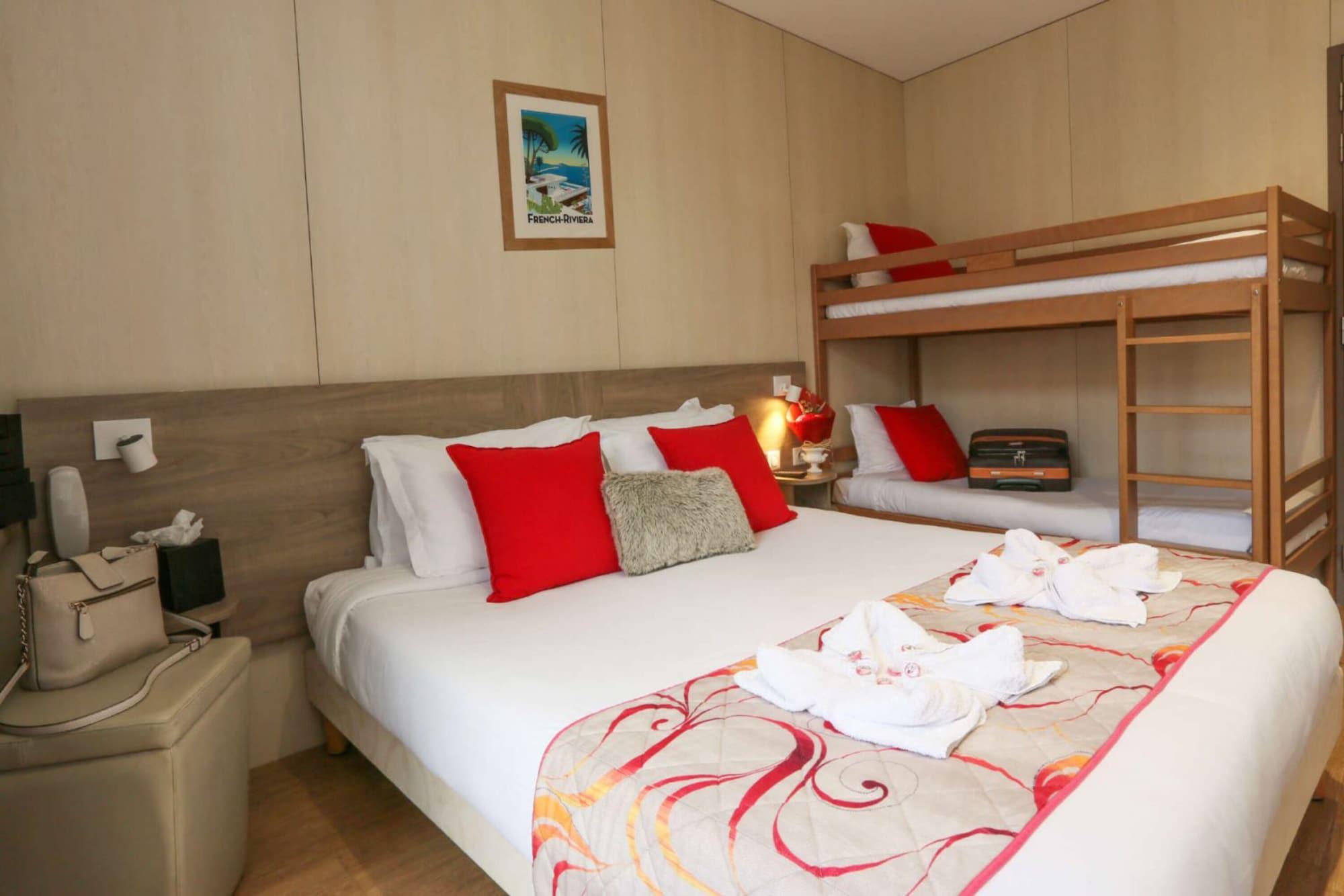 Brit Hotel Confort Le Revest Sainte-Maxime Luaran gambar