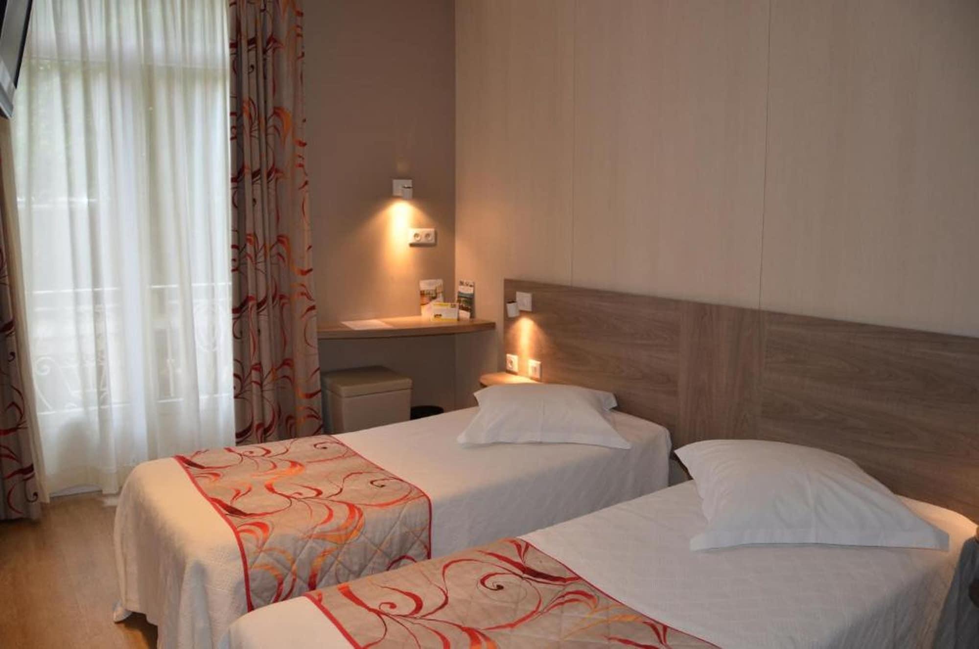 Brit Hotel Confort Le Revest Sainte-Maxime Luaran gambar