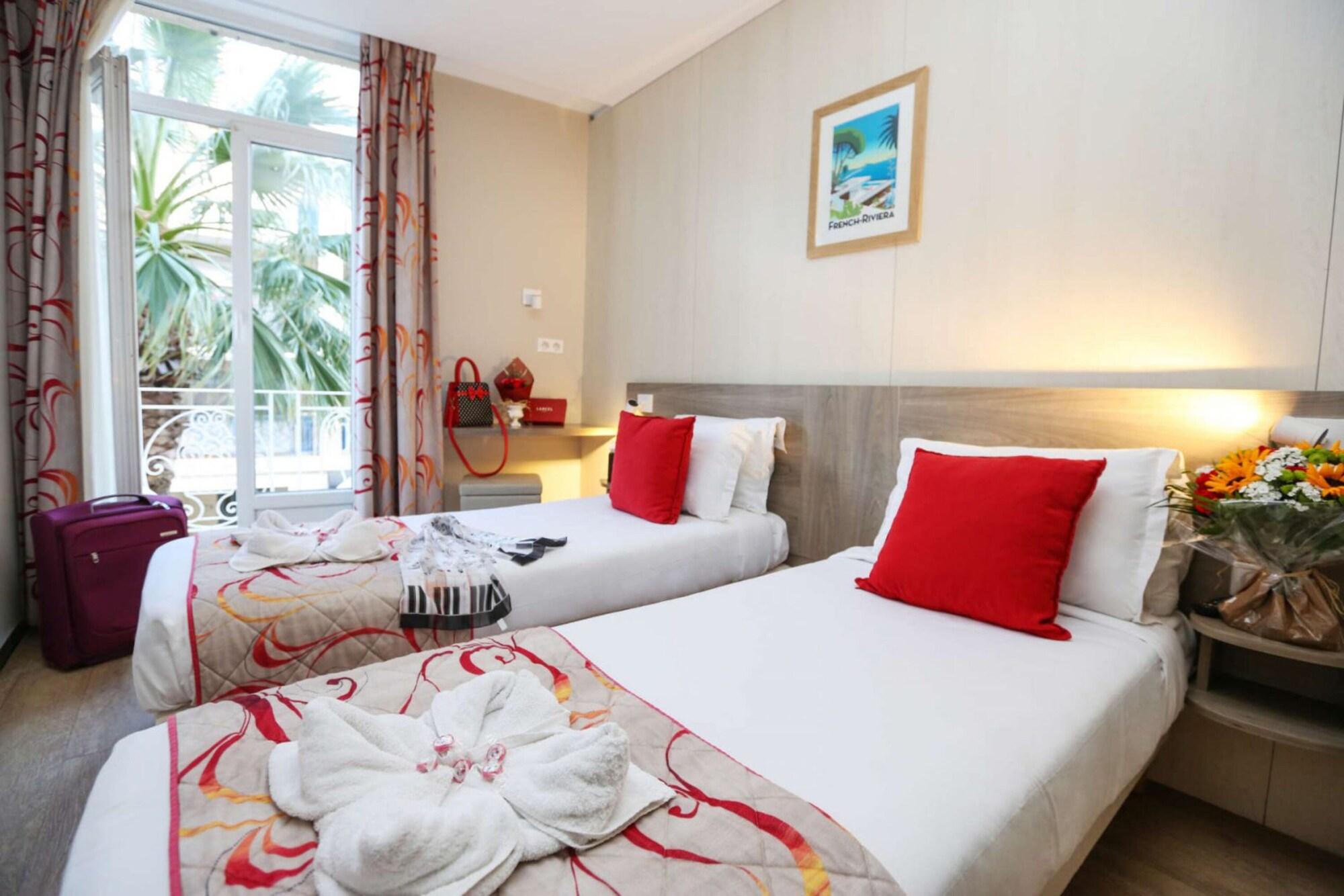 Brit Hotel Confort Le Revest Sainte-Maxime Luaran gambar