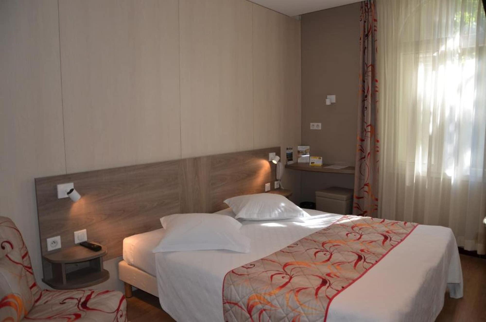 Brit Hotel Confort Le Revest Sainte-Maxime Luaran gambar