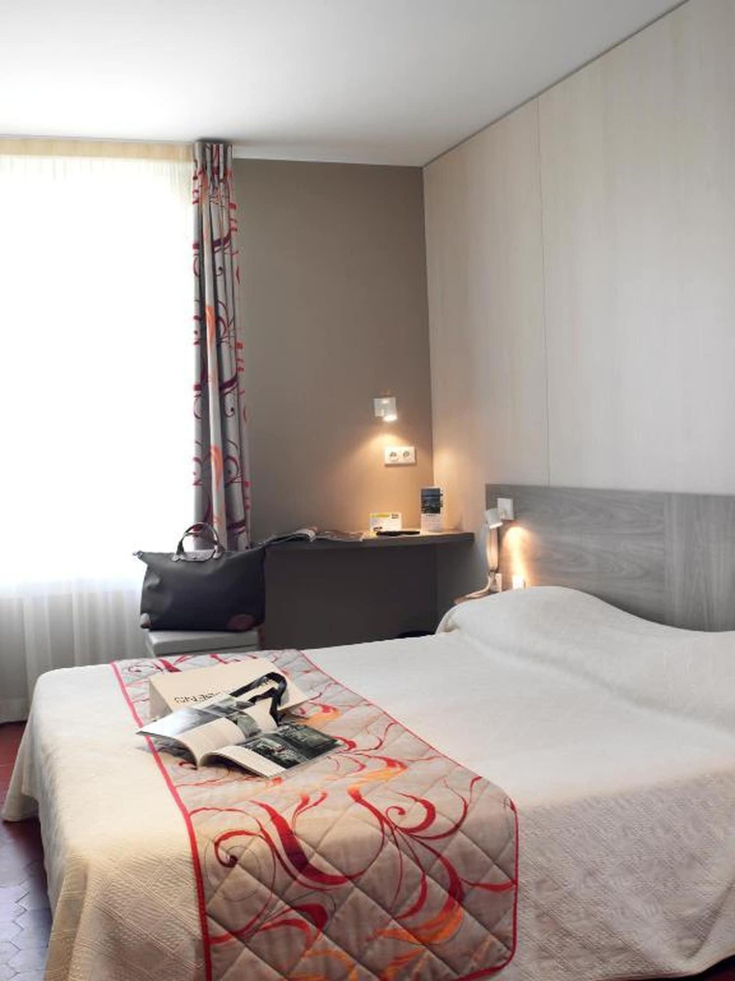 Brit Hotel Confort Le Revest Sainte-Maxime Luaran gambar