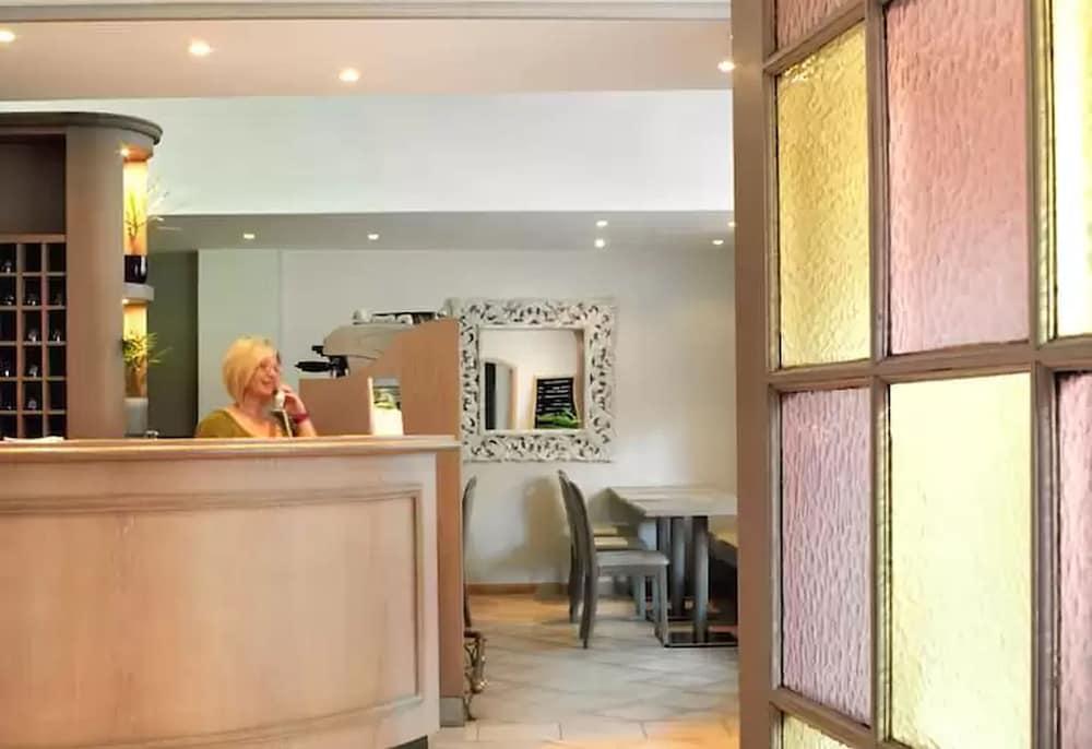 Brit Hotel Confort Le Revest Sainte-Maxime Luaran gambar