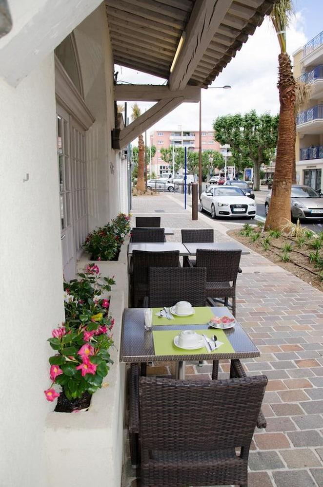 Brit Hotel Confort Le Revest Sainte-Maxime Luaran gambar