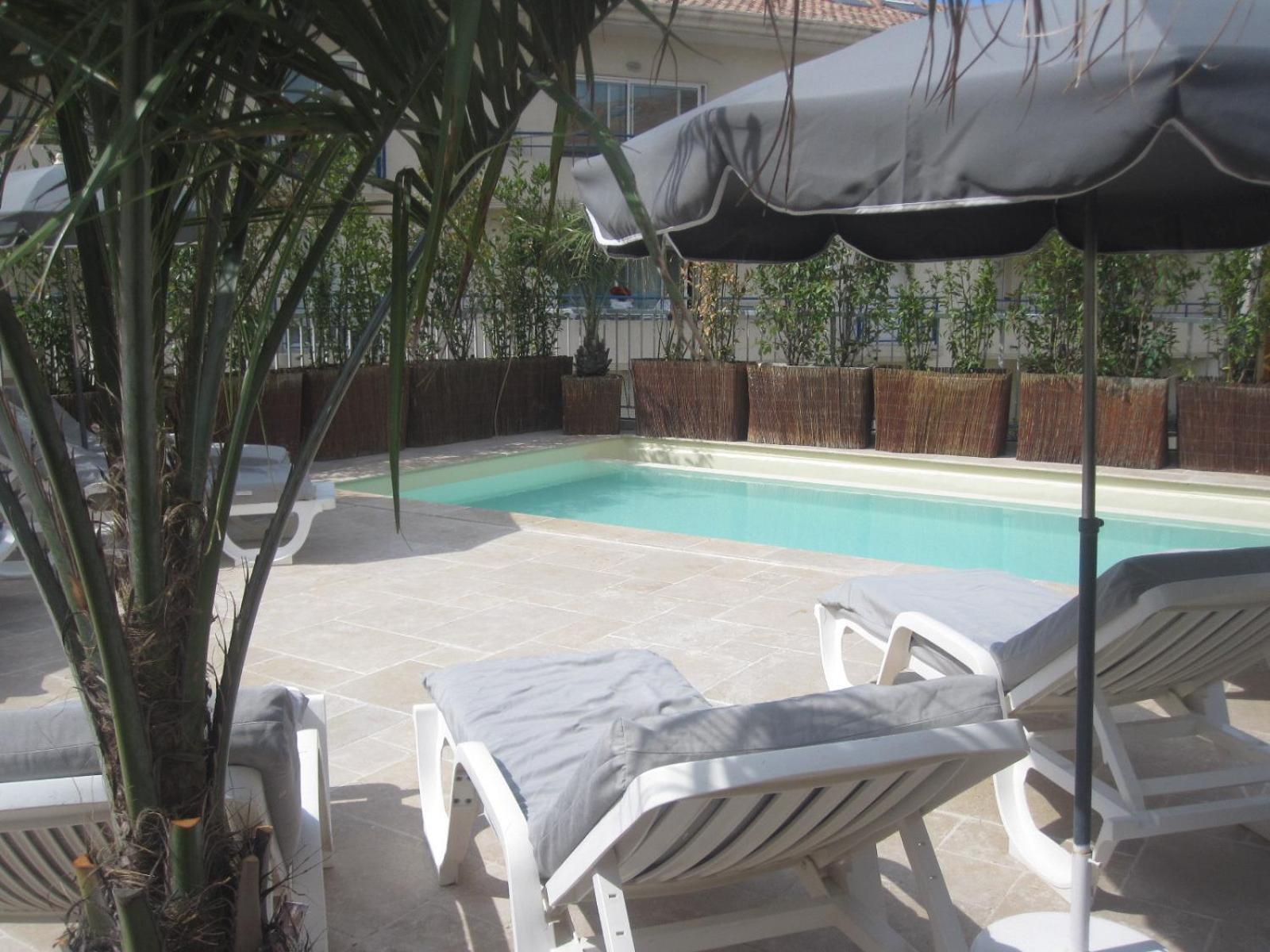 Brit Hotel Confort Le Revest Sainte-Maxime Luaran gambar
