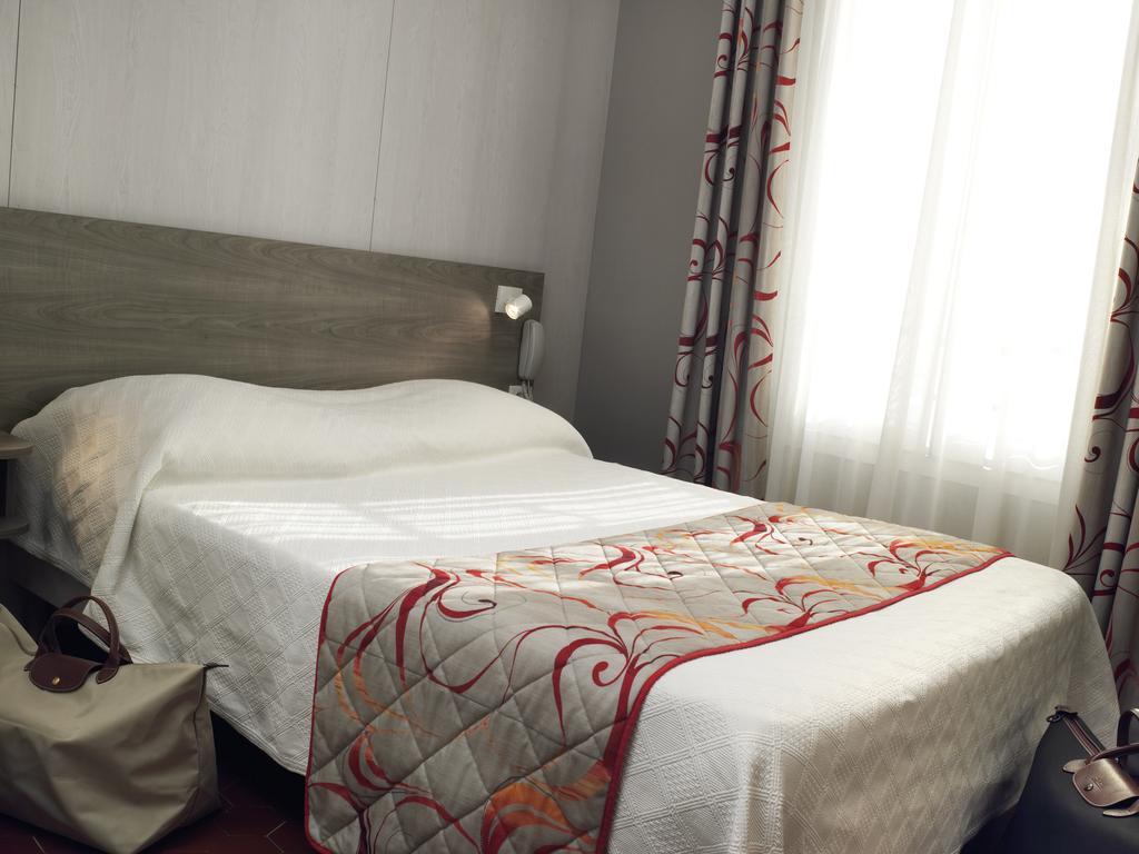 Brit Hotel Confort Le Revest Sainte-Maxime Luaran gambar