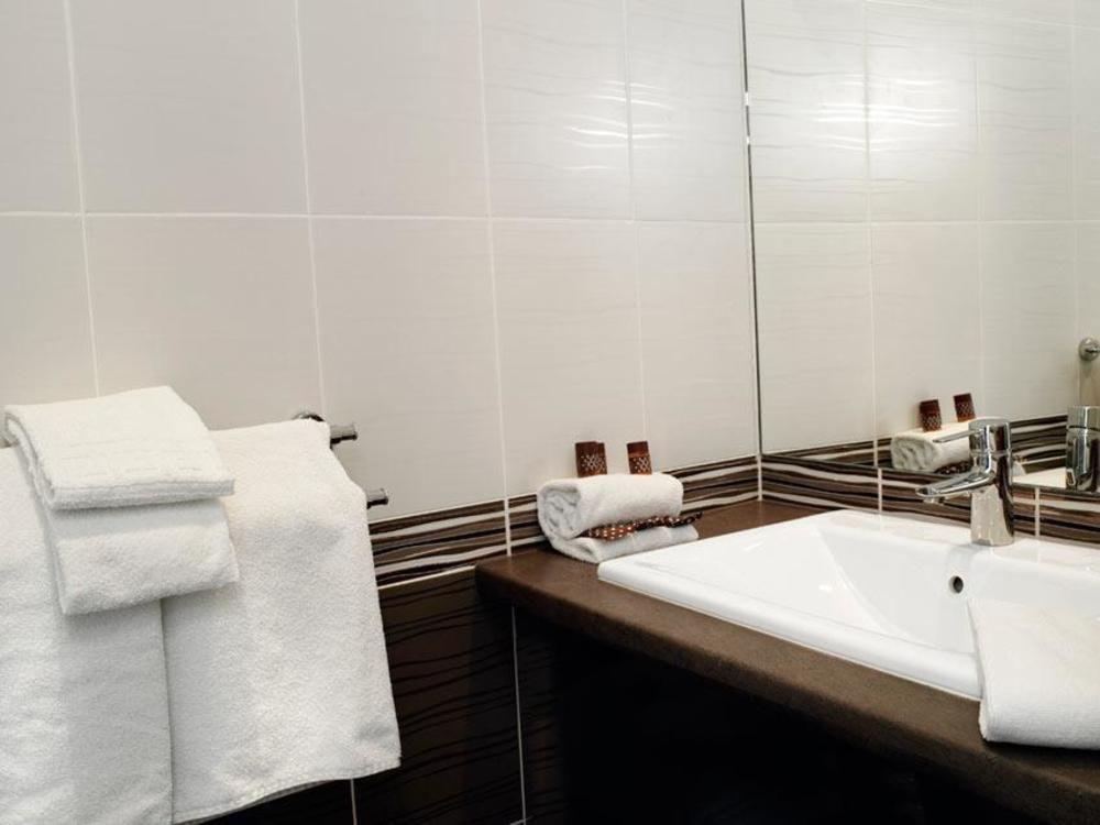 Brit Hotel Confort Le Revest Sainte-Maxime Luaran gambar