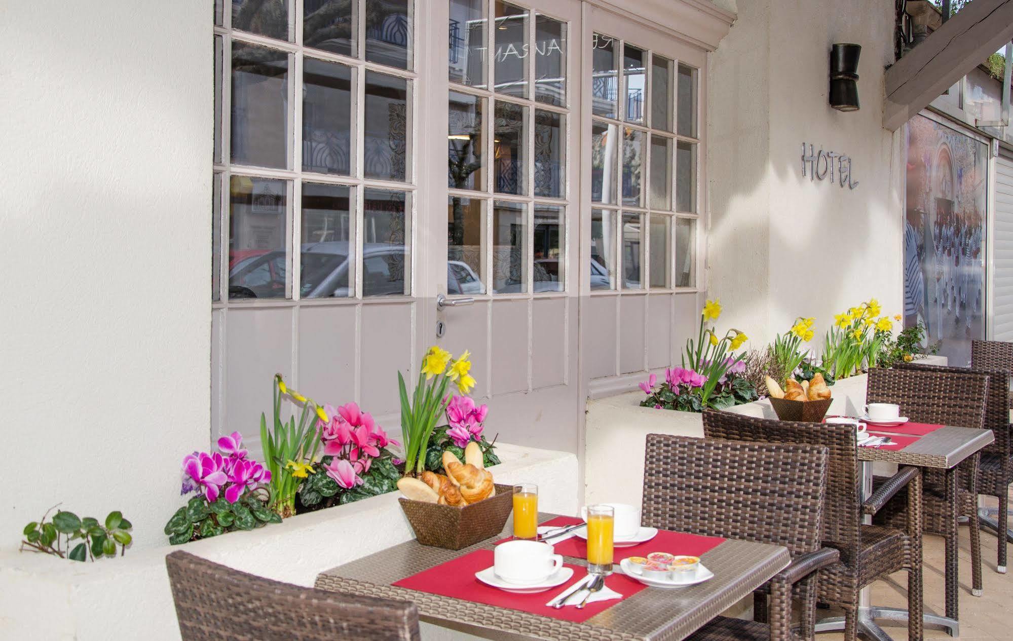 Brit Hotel Confort Le Revest Sainte-Maxime Luaran gambar